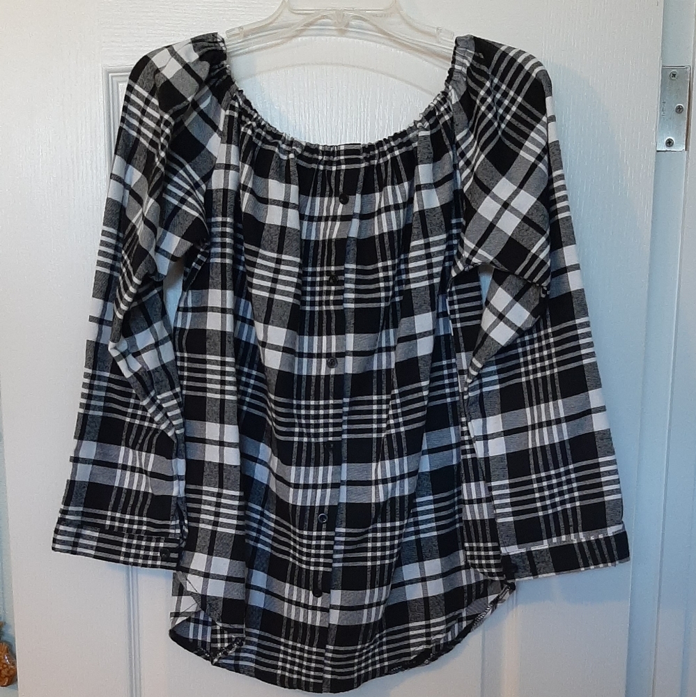 🏷 White & Black plaid Print Off Shoulders top NWOT   L-XL.